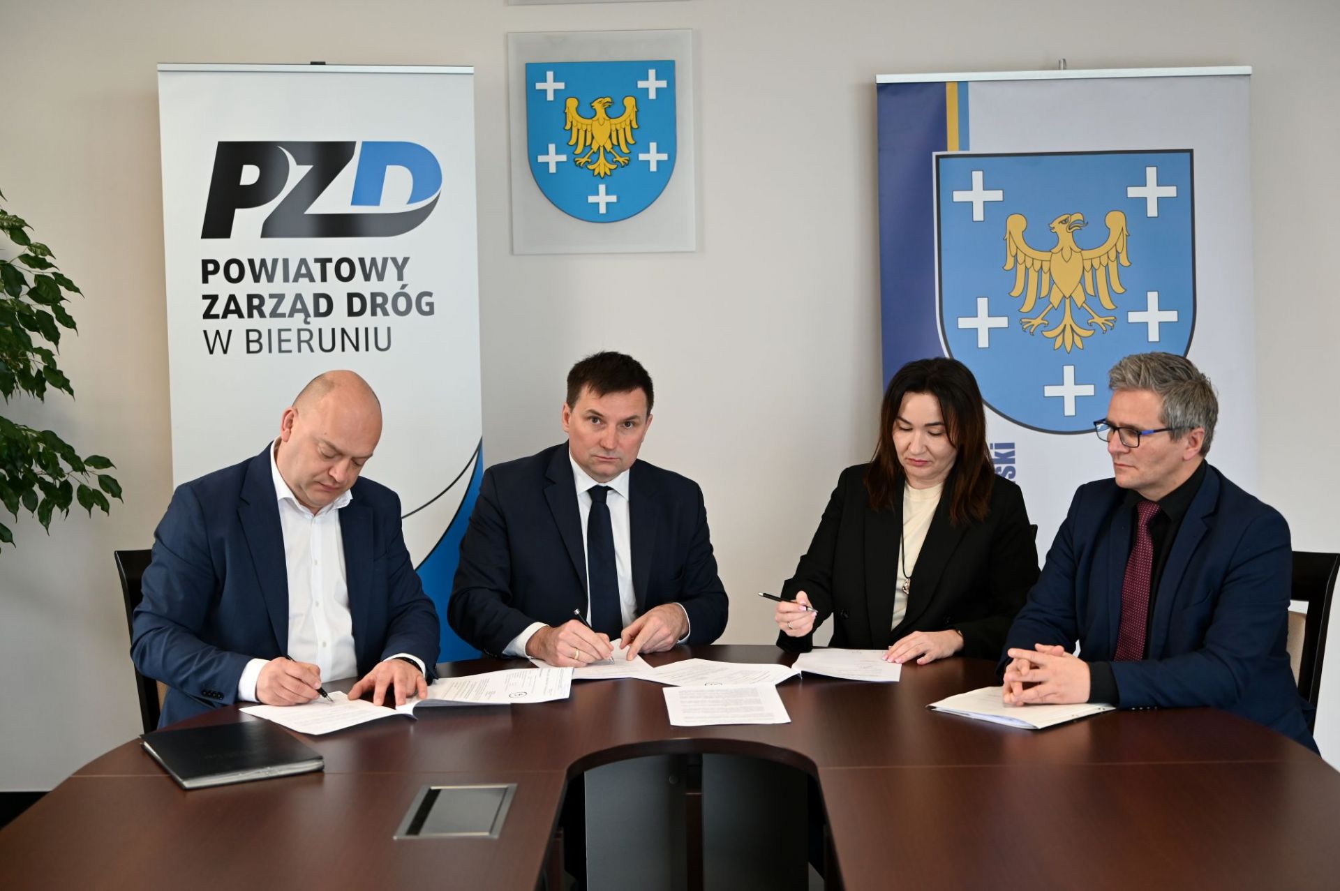 Osoby podpisujące umowę